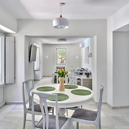 Pine * Isterni (Paros)