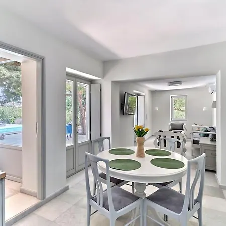 Holiday home Pine Isterni (Paros)