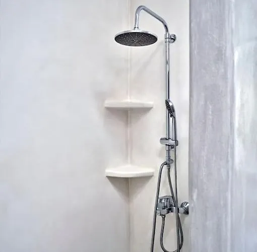 Pine Isterni (Paros)